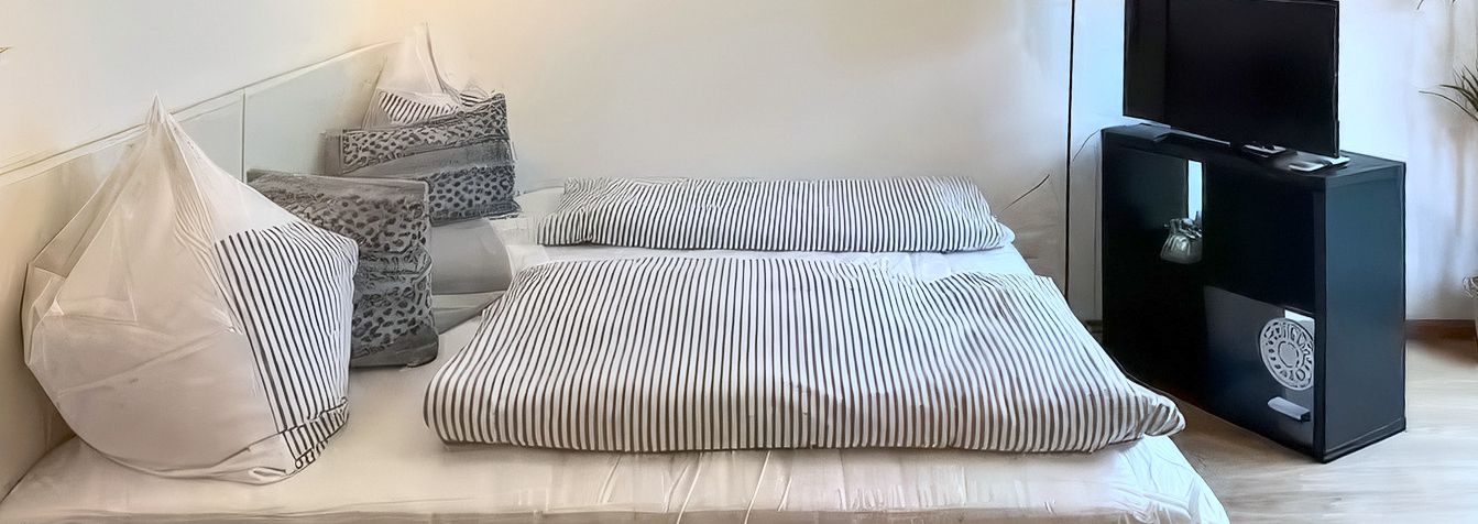 Double bed in the bright living and sleeping area